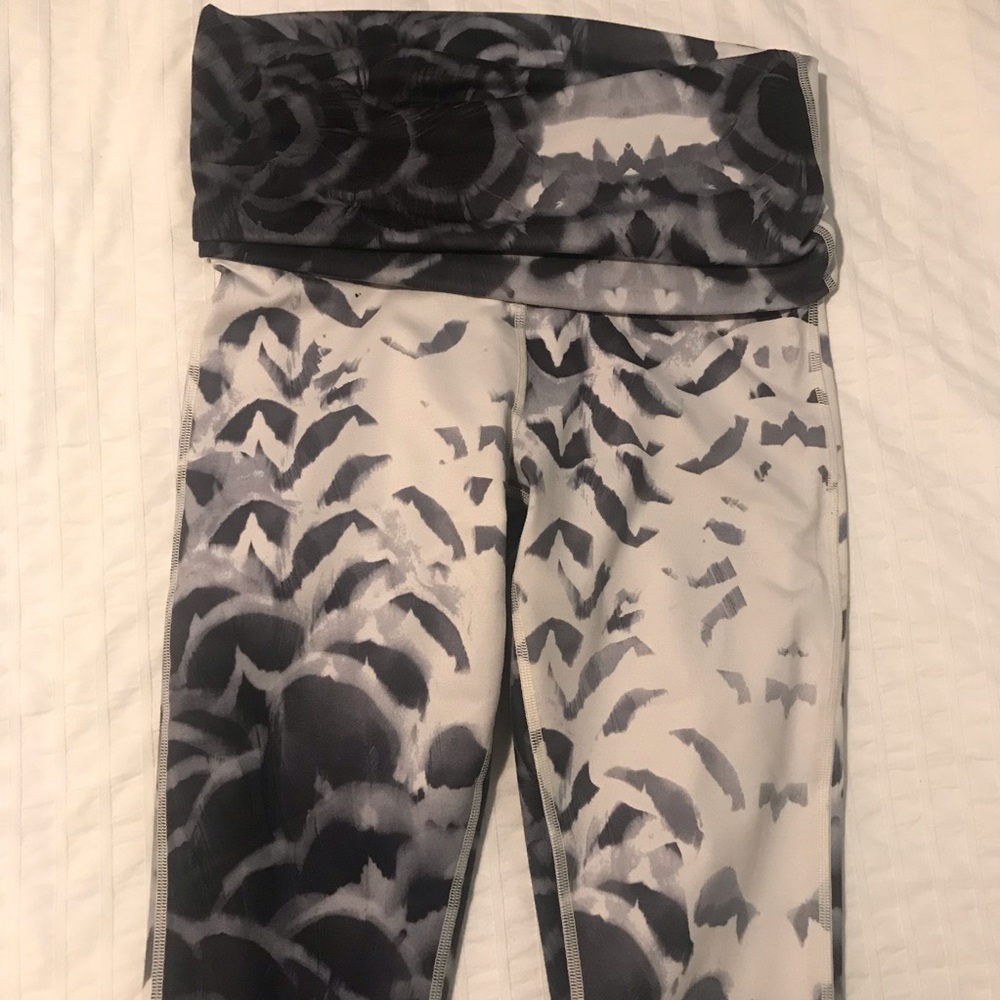 Lululemon workout leggings EUC - Picture 7 of 7